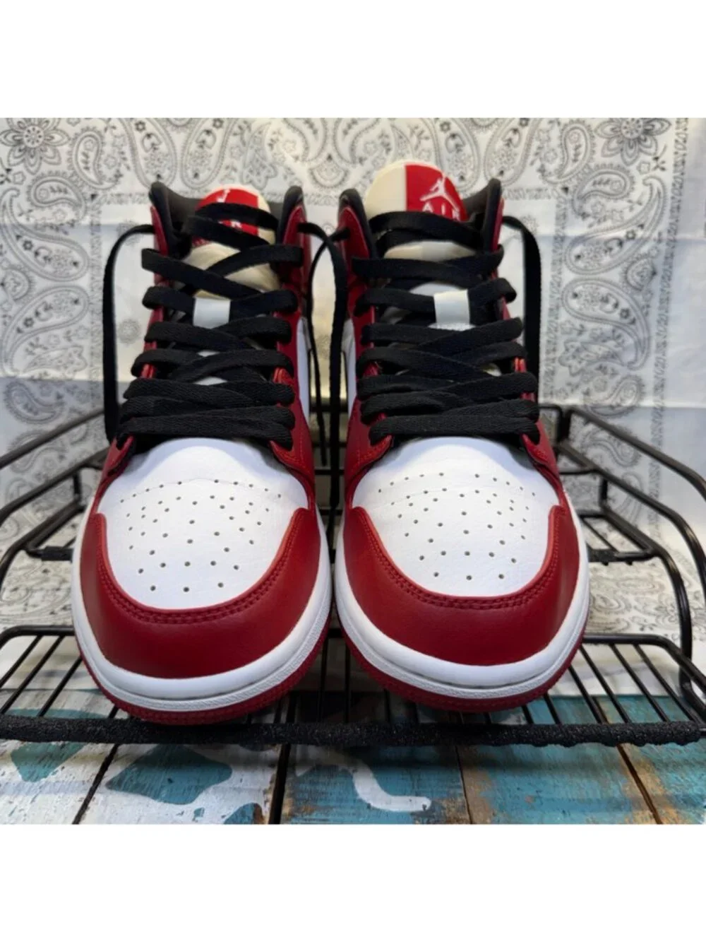 Nike Air Jordan 1 Mid Chicago White Gym Red Black 554724-173 Men’s Size 8 EUC